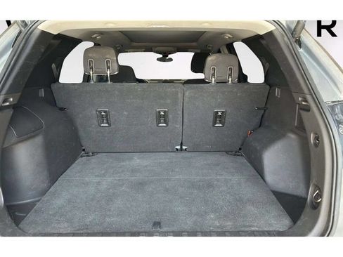 Used 2018 Chevrolet Equinox LT w/ Sun & Infotainment Package FWD image 24