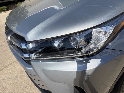 Used 2017 Toyota Highlander Limited image 6