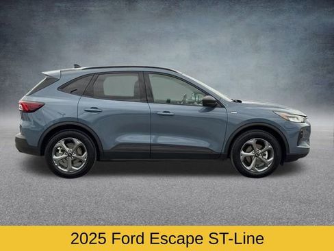 Used 2025 Ford Escape ST-Line image 2