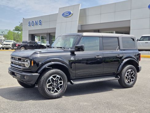 New 2026 Ford Bronco Outer Banks AWD/4WD image 2
