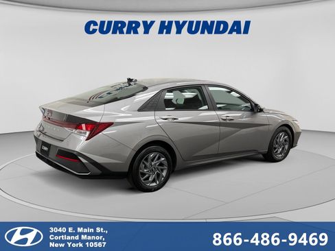 Certified 2024 Hyundai Elantra SEL FWD image 5
