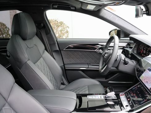 Used 2024 Audi S8 4.0T image 9