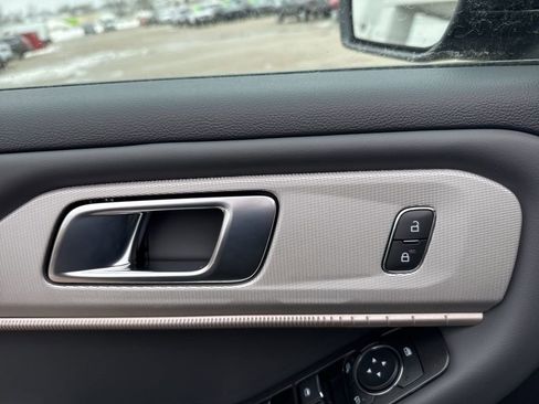 New 2026 Ford Explorer Active w/ Active Comfort Package image 9