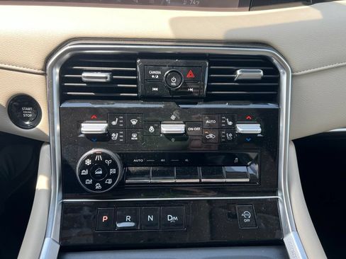 Used 2025 Nissan Armada Platinum w/ Convenience Package AWD/4WD image 4