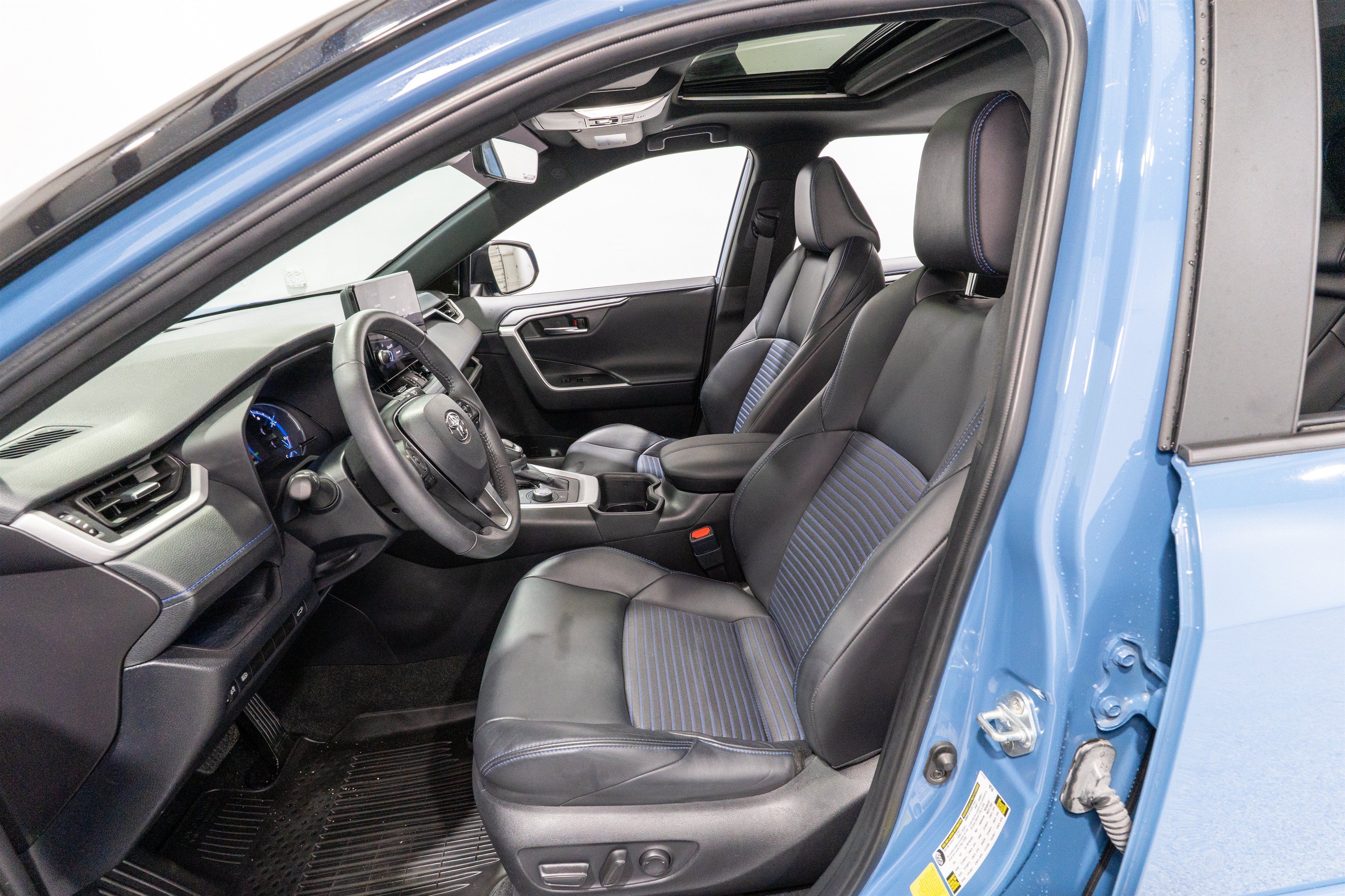 Used 2024 Toyota RAV4 XSE AWD/4WD image 15
