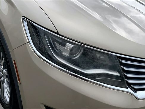 Used 2017 Lincoln MKX Reserve w/ Lincoln MKX Climate Package FWD image 26