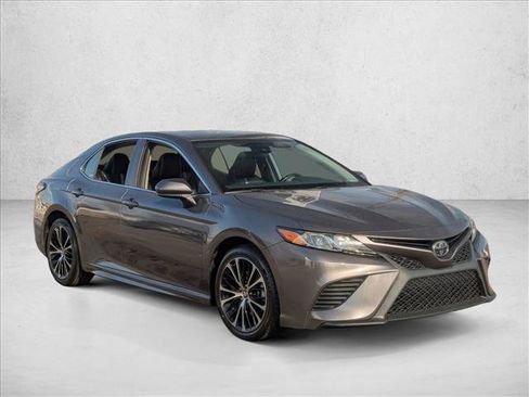Used 2019 Toyota Camry SE image 3