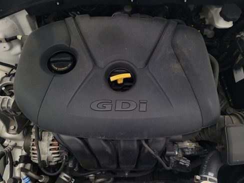 Used 2018 Hyundai Elantra GT image 30