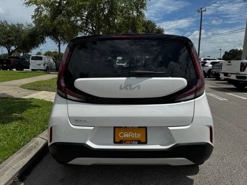 Used 2025 Kia Soul LX w/ LX Technology Package FWD image 6