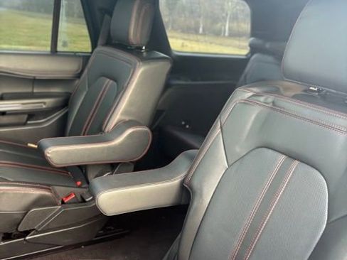 Used 2022 Ford Expedition Limited image 18