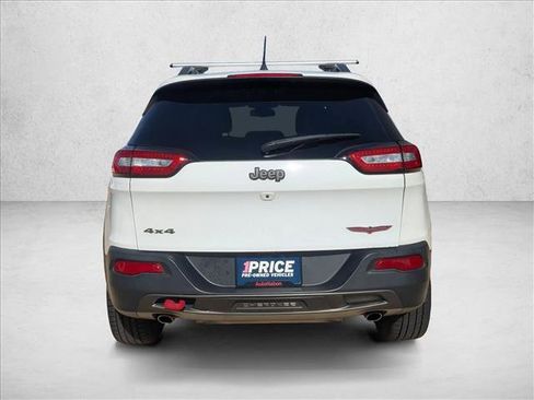 Used 2017 Jeep Cherokee Trailhawk image 6