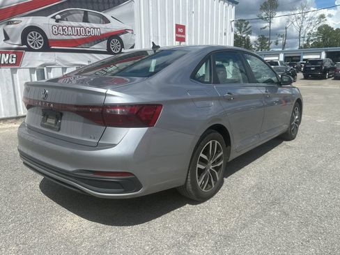 Used 2025 Volkswagen Jetta SE FWD image 8