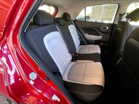 Used 2020 Hyundai Venue SEL FWD image 15