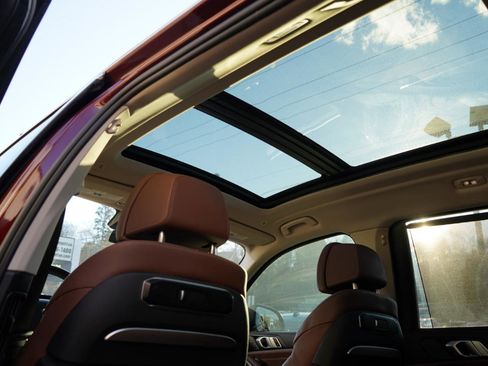 Used 2025 BMW X7 xDrive40i w/ Executive Package image 53