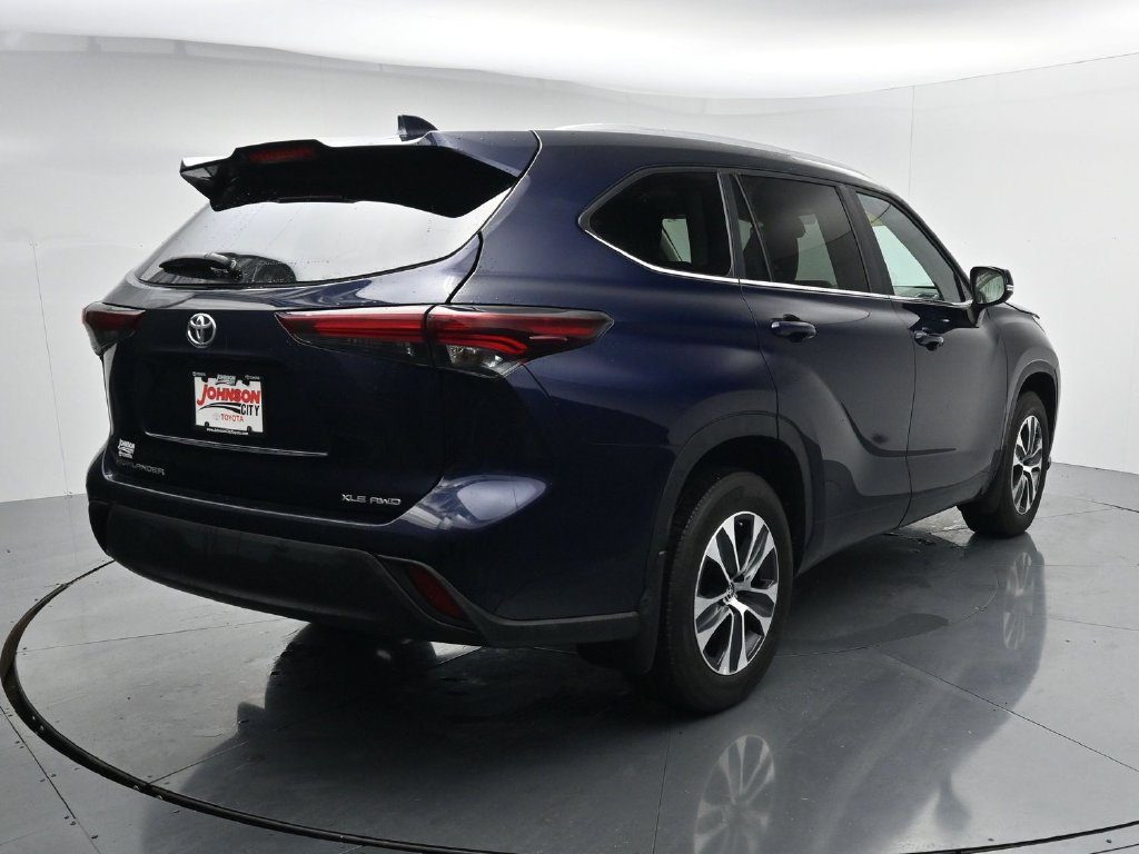 Used 2024 Toyota Highlander XLE AWD/4WD image 7