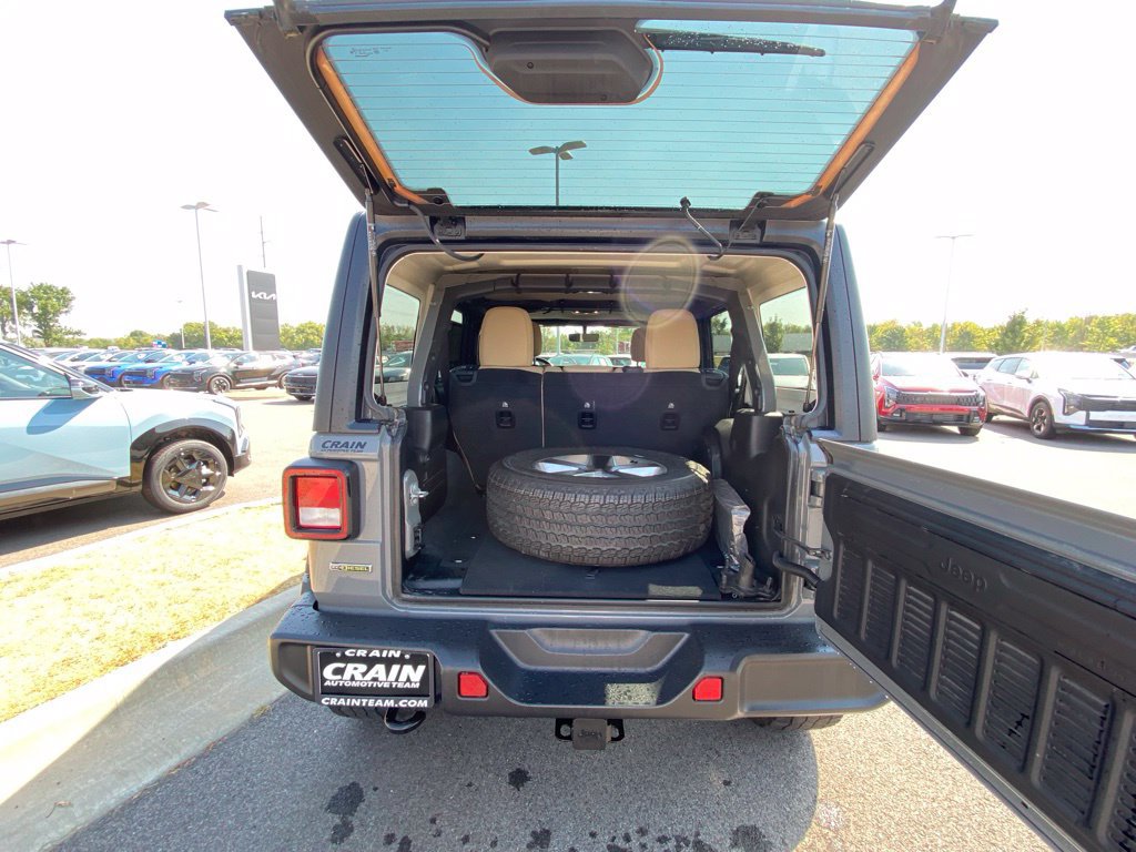 Used 2022 Jeep Wrangler Unlimited Sahara AWD/4WD image 10