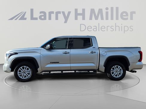 Used 2022 Toyota Tundra SR5 w/ SR5 Premium Package RWD image 2
