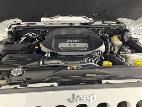 Used 2018 Jeep Wrangler Unlimited Rubicon w/ Connectivity Group image 21