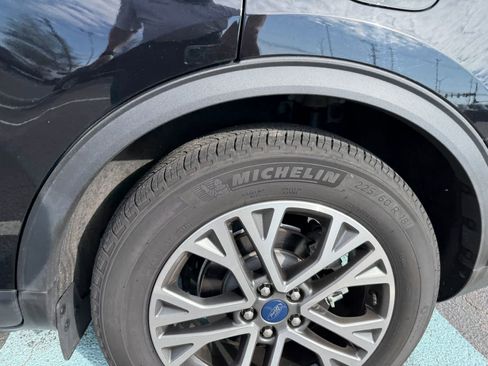 Used 2021 Ford Escape SEL w/ Technology Package image 3