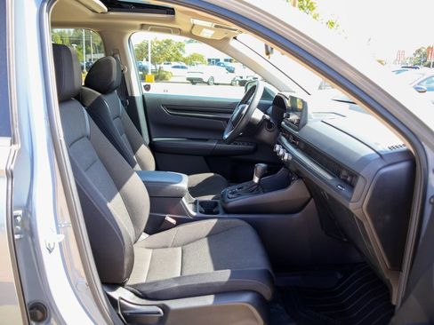 Used 2025 Honda CR-V EX image 8