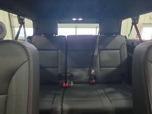 Used 2025 Chevrolet Suburban High Country AWD/4WD image 27