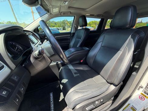 Used 2017 Toyota Highlander Limited AWD/4WD image 27