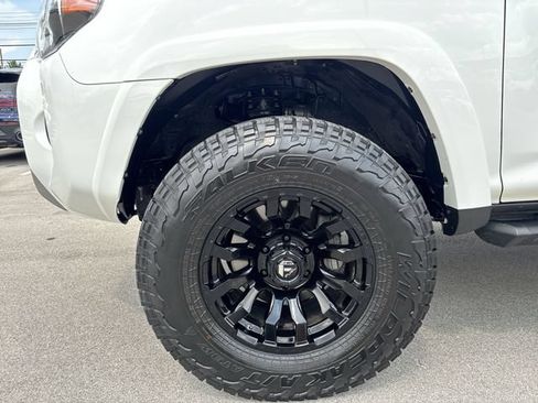 Used 2021 Toyota 4Runner TRD Off-Road Premium w/ Moonroof Package AWD/4WD image 10