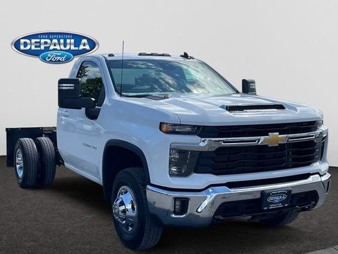 Used 2026 Chevrolet Silverado 3500 LT w/ Convenience Package AWD/4WD image 4