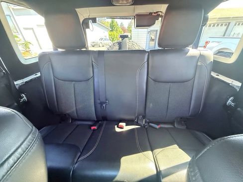 Used 2016 Jeep Wrangler Unlimited Sahara AWD/4WD image 32