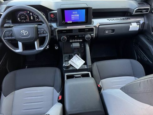 Used 2025 Toyota Tacoma TRD Sport image 19