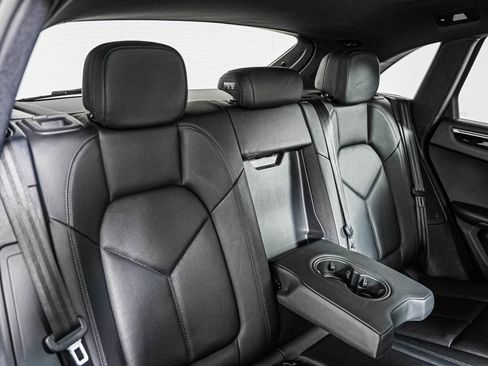 Certified 2020 Porsche Macan AWD/4WD image 6