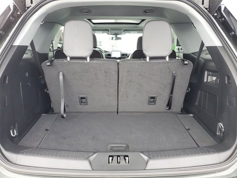 Used 2023 Ford Explorer XLT w/ Equipment Group 202A image 34