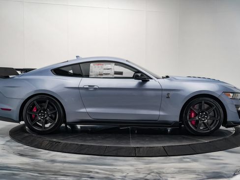 Used 2022 Ford Mustang Shelby GT500 w/ Carbon Fiber Track Pack RWD image 18