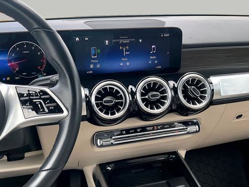 Used 2025 Mercedes-Benz GLB 250 image 7