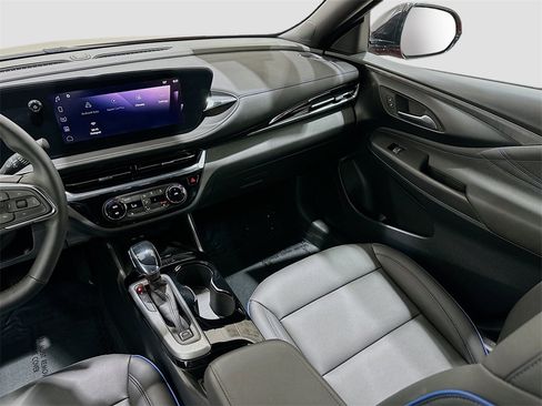 Used 2025 Buick Envista Sport Touring w/ Convenience I Package image 22