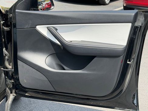 Used 2021 Tesla Model Y Long Range image 36