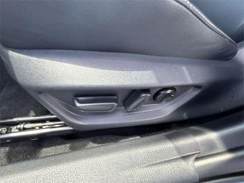 Used 2025 Toyota Camry SE w/ Convenience Package image 13