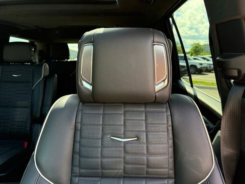 Used 2025 Cadillac Escalade Sport Platinum w/ LPO, ONYX Package AWD/4WD image 34