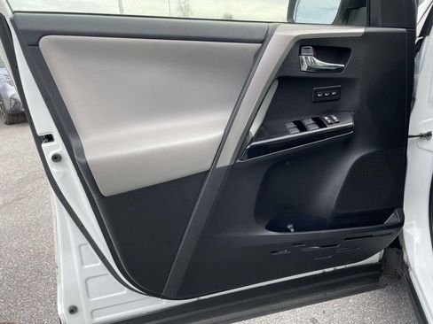 Used 2017 Toyota RAV4 Limited image 5