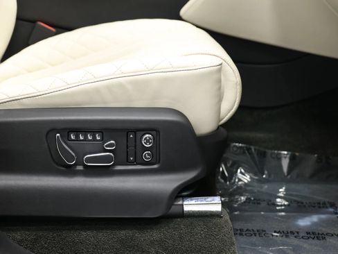 Used 2017 Bentley Bentayga AWD/4WD image 89