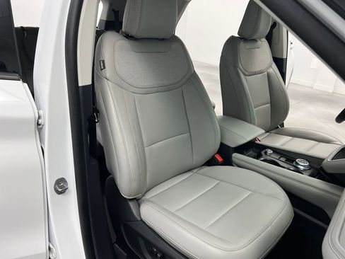 Used 2025 Ford Explorer Active w/ Active Comfort Package image 25