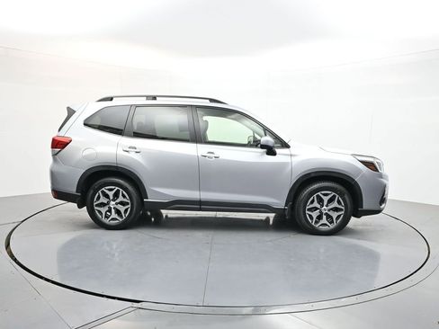 Used 2020 Subaru Forester Premium AWD/4WD image 8