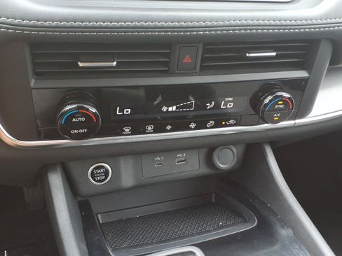 Used 2023 Nissan Rogue SV AWD/4WD image 19