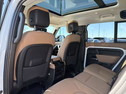 Used 2025 Land Rover Defender 110 S image 11