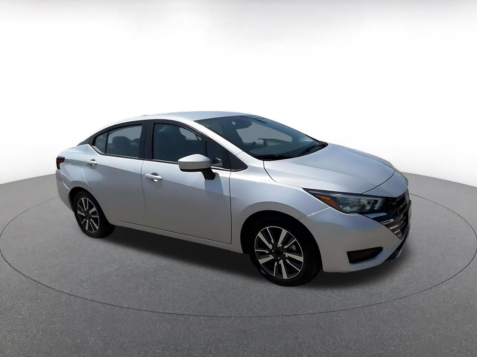 Used 2025 Nissan Versa SV FWD image 2