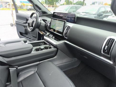 New 2026 Ford Expedition Platinum w/ Stealth Appearance Package AWD/4WD image 28