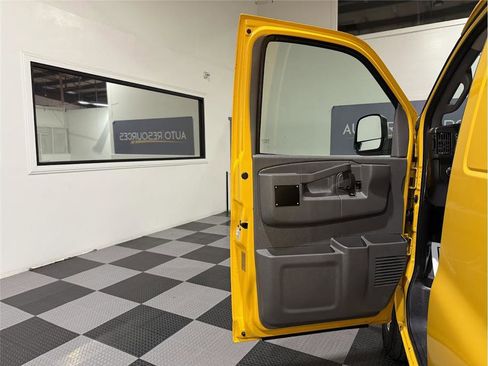 Used 2018 GMC Savana 2500 Extended w/ Driver Convenience Package image 13