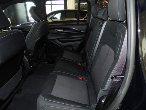 Used 2025 Jeep Grand Cherokee Laredo X w/ Luxury Tech Group I image 23