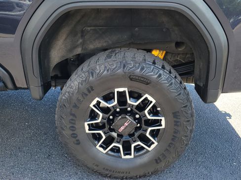 Used 2025 GMC Sierra 2500 AT4X AWD/4WD image 13