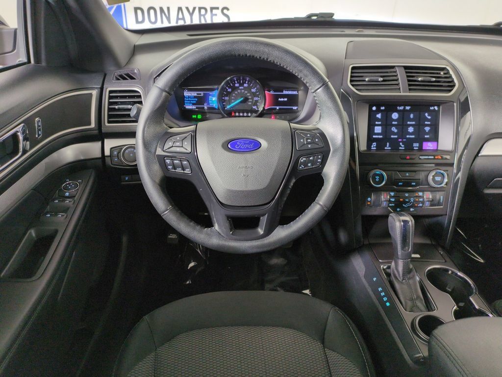 Used 2017 Ford Explorer XLT w/ Equipment Group 201A FWD image 15